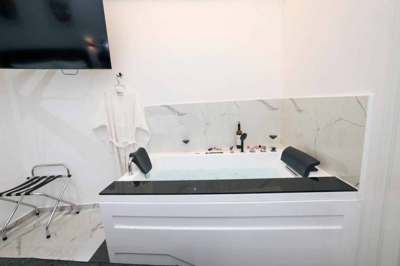 Zeos Finest Jacuzzi Suite أثينا المظهر الخارجي الصورة